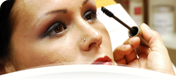 Szempilla- �s szem�ld�kfest�s